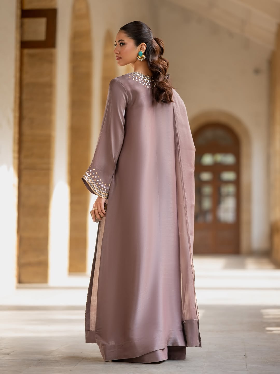 MAUVE_BROWN
